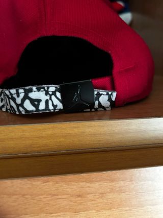 Cappellino Jordan Rosso e Grigio