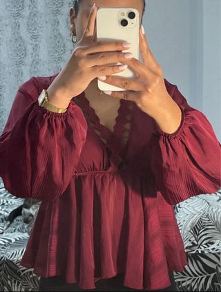 Blusa Peplum Burdeos/Vino con Escote Trenzado