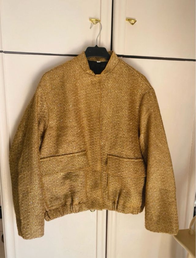 Chaqueta bomber dorada brillante