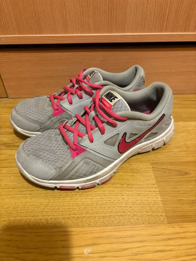 Zapatillas Nike Training Gris y Rosa