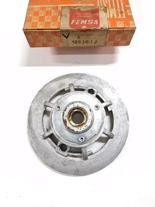 Tapa dinamo SEAT 600/850/133/124/127 FEMSA
