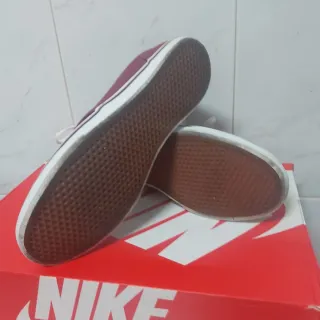 Zapatillas Vans T37 Rojas y Blancas