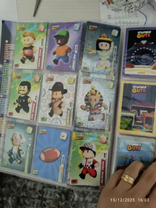 Álbum de Cromos Stumble Guys, más muñecos y gorras