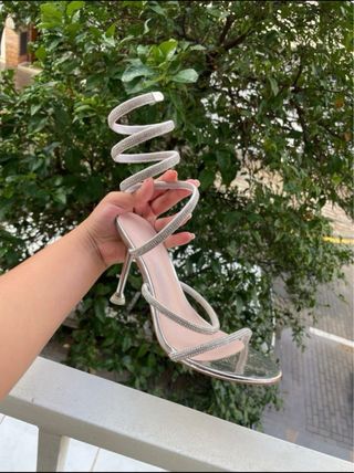 Tacones plateados brillantes talla 39