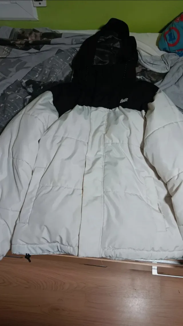 Chaqueta blanca y negra talla M