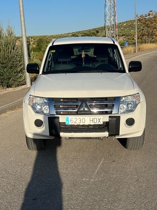 Mitsubishi Montero 2011