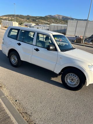 Mitsubishi Montero 2011