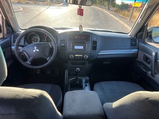 Mitsubishi Montero 2011
