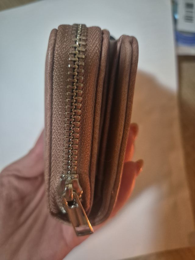 Monedero rosa sin estrenar.