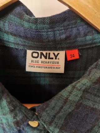 Camisa cuadros con calavera dorada