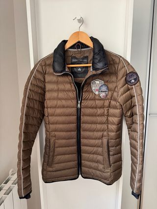 Chaqueta Napapijri plumífera marrón