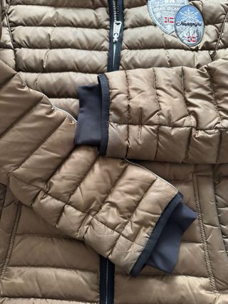 Chaqueta Napapijri plumífera marrón
