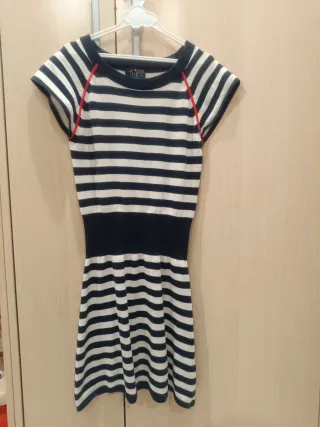 Vestido de rayas azul y blanco