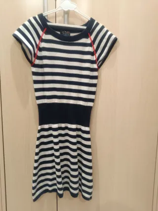 Vestido de rayas azul y blanco