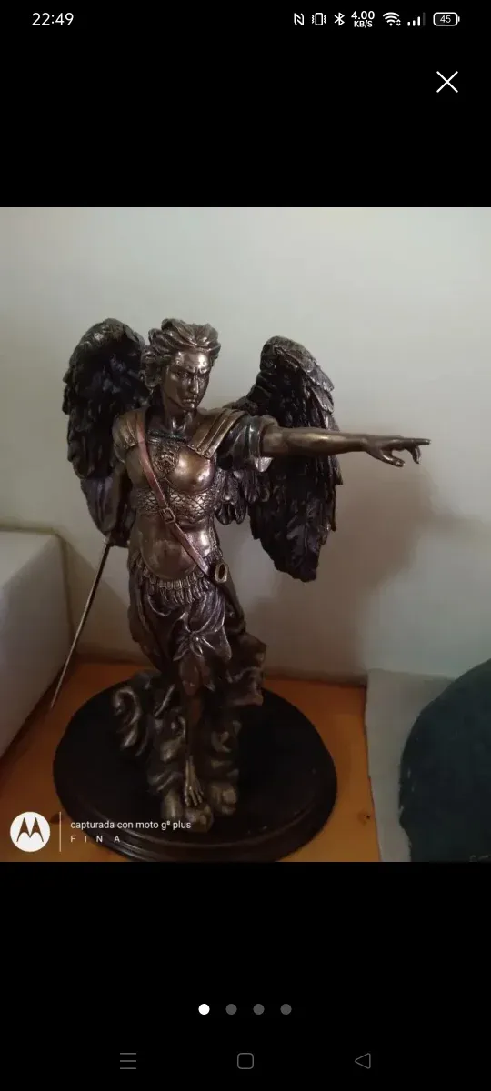 Figura Arcángel Jehudiel.
Design Toscano Uriel.