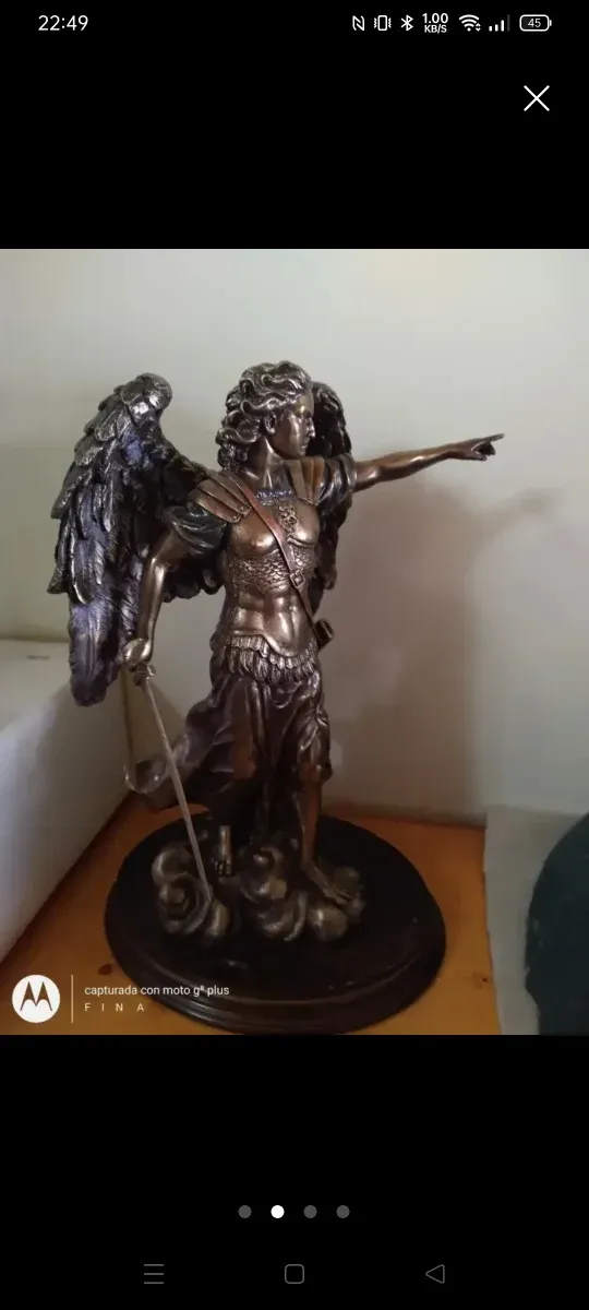 Figura Arcángel Jehudiel.
Design Toscano Uriel.