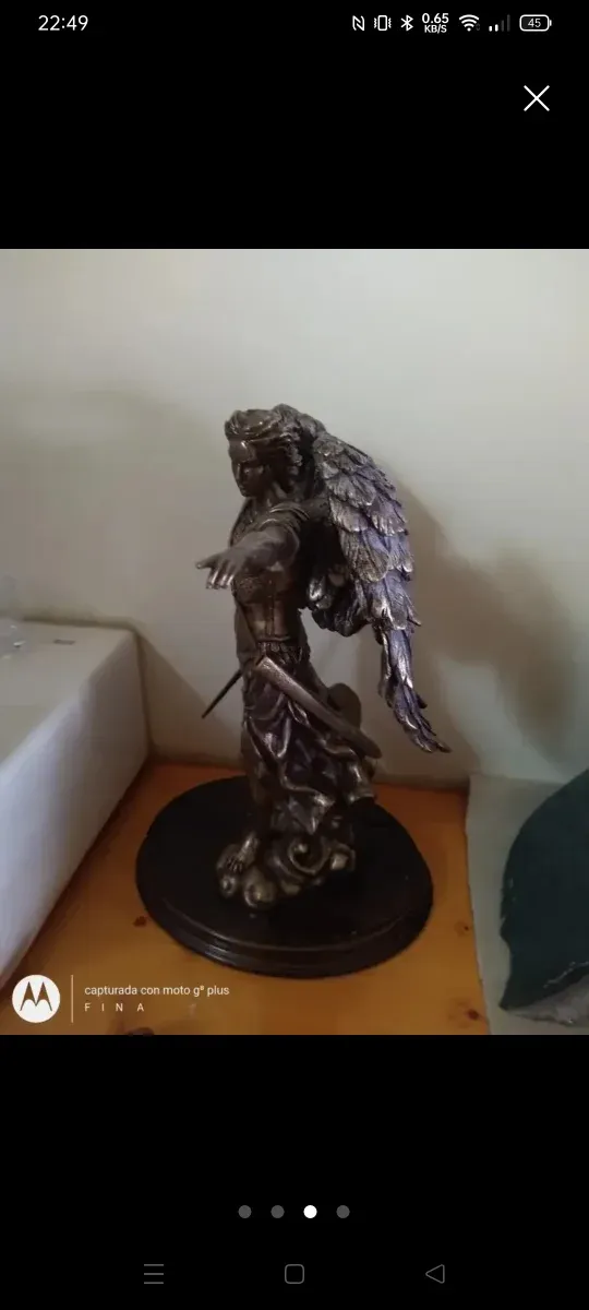 Figura Arcángel Jehudiel.
Design Toscano Uriel.