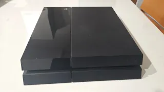 PS4 500GB + 2 Joypad + 2 Giochi