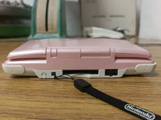 CONSOLA NINTENDO DS ROSA + CARGADOR