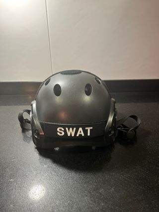 Casco táctico, porta pistolas y guantes