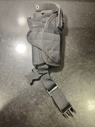 Casco táctico, porta pistolas y guantes