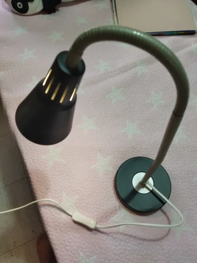 Lámpara de lectura flexible metal y plástico