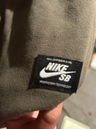 Sudadera Nike SB Verde Oliva Rosa unisex