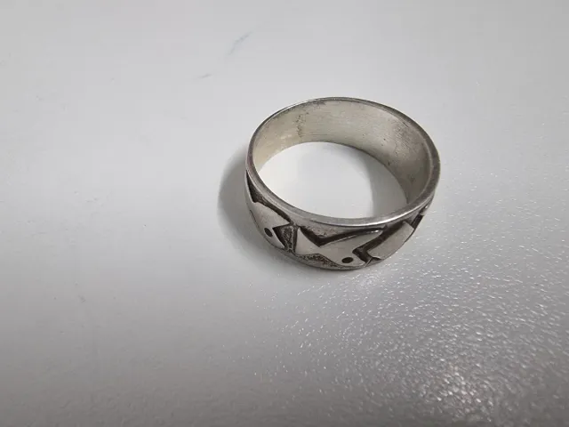 Anillo de plata con diseño