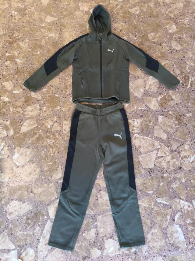 Tuta integrale Puma taglia M (11-12) come nuova.