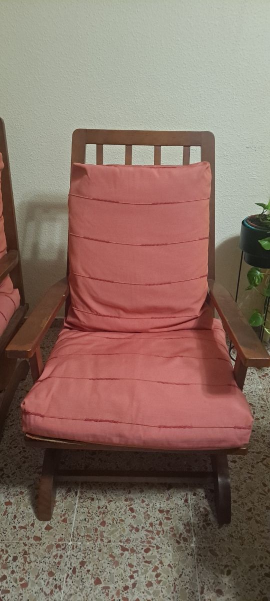 2 mecedoras de madera