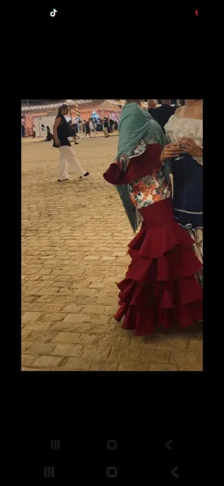 Vestido de flamenca rojo y multicolor