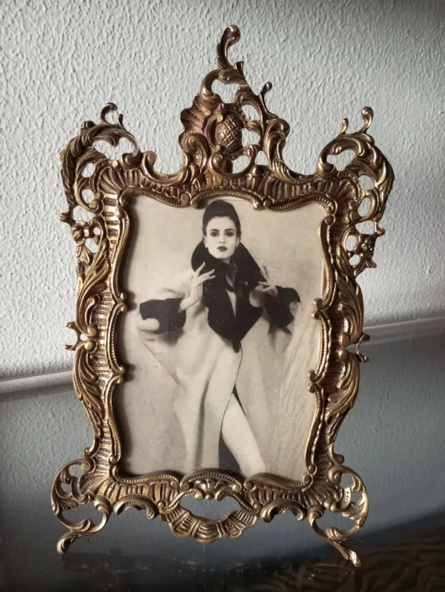 Elegante Marco de Bronce