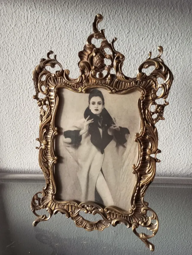 Elegante Marco de Bronce