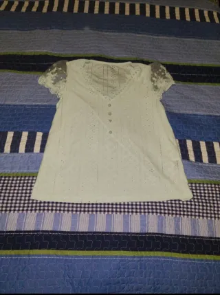 Camiseta verde con encaje