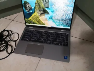 Dell lat PC Portatile i5 ram 8gb 15.6" ssd 256gb
