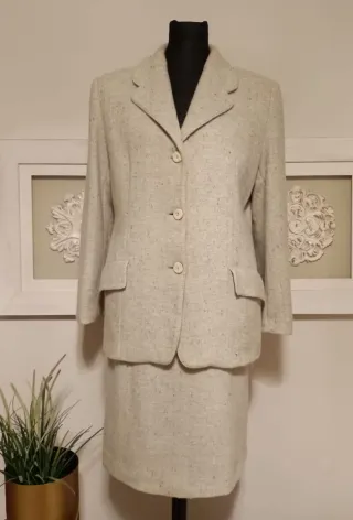 Traje de chaqueta y falda beige/mezcla. 94% lana 