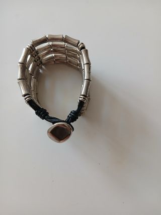 Pulsera plateada con cuentas estilo bambú