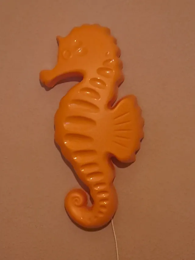 Lámpara infantil caballito de mar naranja