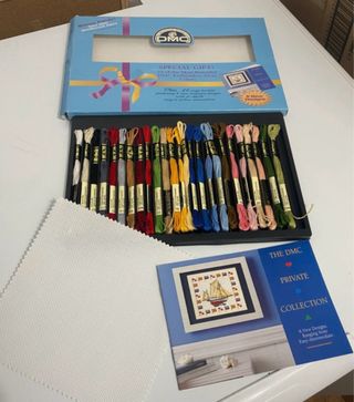 Caja Hilos DMC Bordar + Tela + Libro