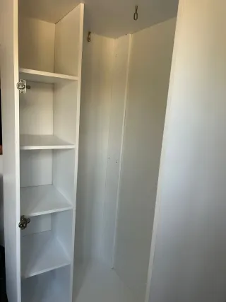 Armadio ad angolo per bambini con ante curve rosa e B