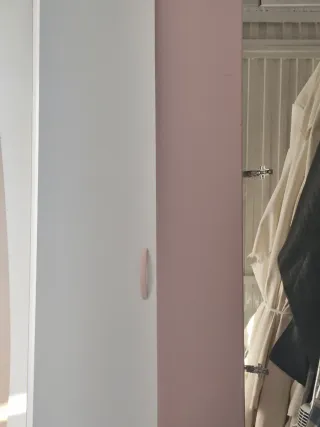 Armadio ad angolo per bambini con ante curve rosa e B