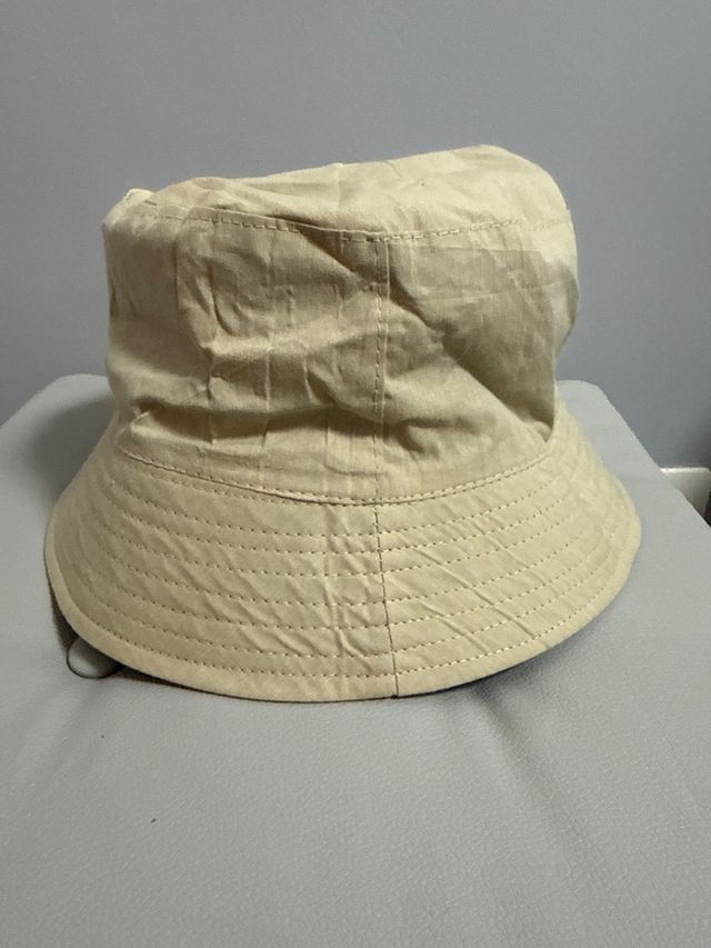 Gorro de pescador beige