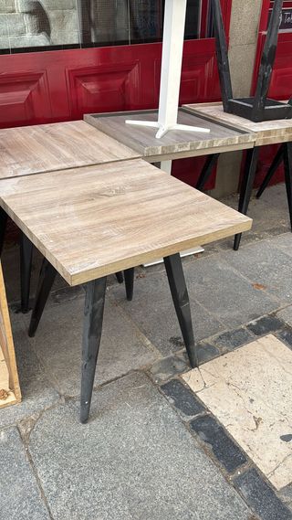 Tavoli da bar in legno e metallo