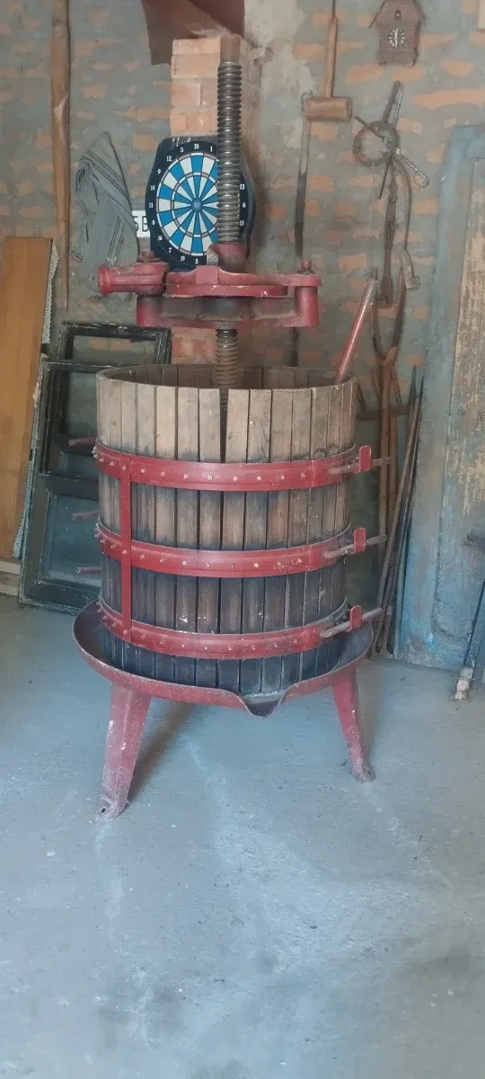 Prensa de vino de madera
