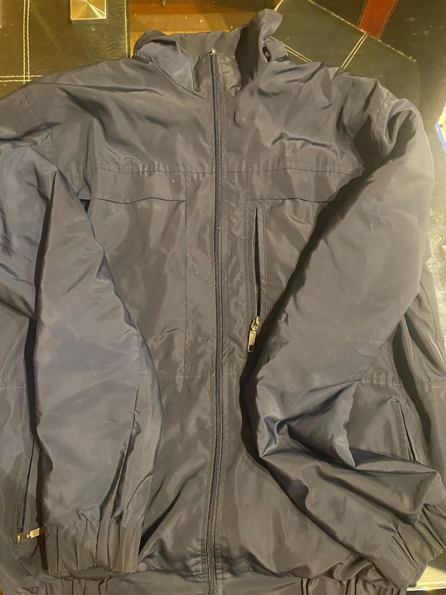 Chubasquero azul marino