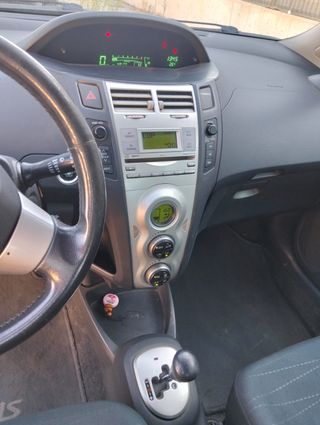 TOYOTA YARIS 1.4 D4D SOL   !! CAMBIO AUTOMATICO !!