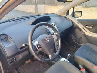 TOYOTA YARIS 1.4 D4D SOL   !! CAMBIO AUTOMATICO !!