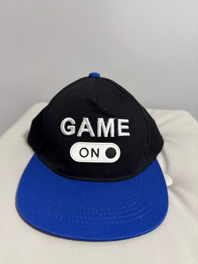 Gorra GAME ON negra y azul