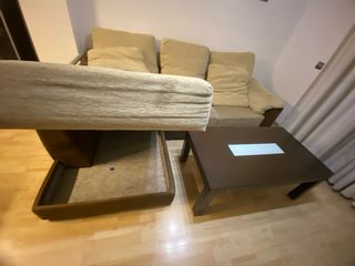 Sofá chaise longue con canapé.