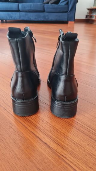 Stivaletti neri donna con zip e lacci